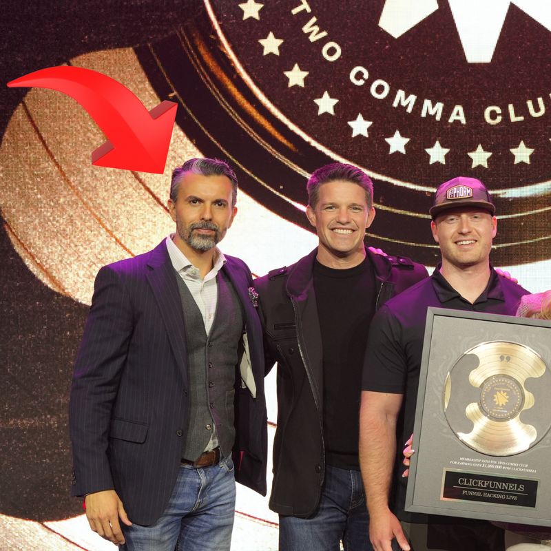 Alfredo Haro-Goñi and Gavin Klauser receiving the ClickFunnels Two Comma Club Award at Funnel Hacking Live